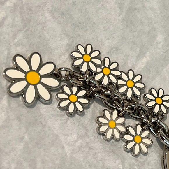 Adorable Daisy Chain White Yellow Silver Key Chain / Fob Purse Charm - Picture 3 of 5